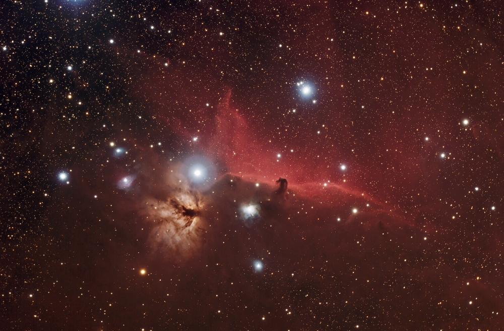 Stare_B33_Horsehead_and_Flame_Nebula_LR