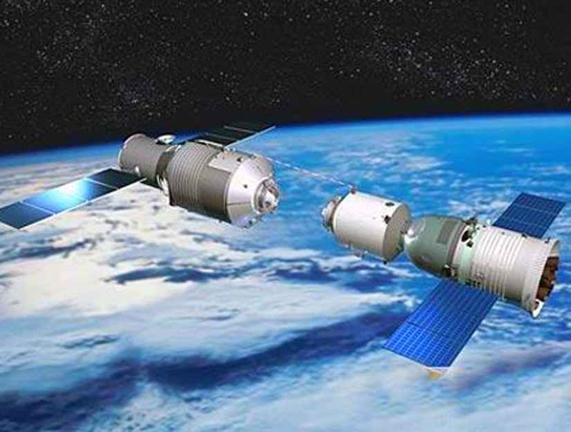 Tiangong 1 bo kitajski prvi testni modul, na katerem bodo testirali robotsko združevanje, kar je umetnik upodobil na zgornji sliki.