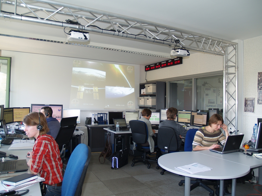 Belgijski User Support and Operations Centre je del zemeljskega segmenta za Mednarodno Vesoljsko Postajo. 24 ur na dan skrbijo, da v orbiti vse poteka nemoteno, zagotavljajo usposabljanje astronavtov in obdelujejo eksperimentalne podatke. Lociran je v Uccle v Belgiji na Belgijskem inštitutu za vesoljsko aeronomijo. 